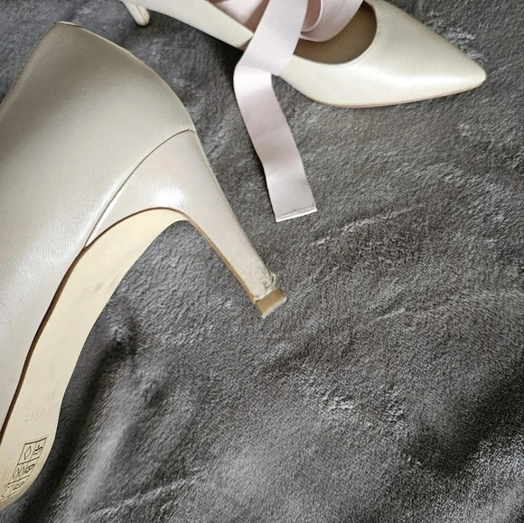Nine West Arlene Pump  Heels Ribbon Leather Ivory Nude Size 8.5 - Picture 4 of 7